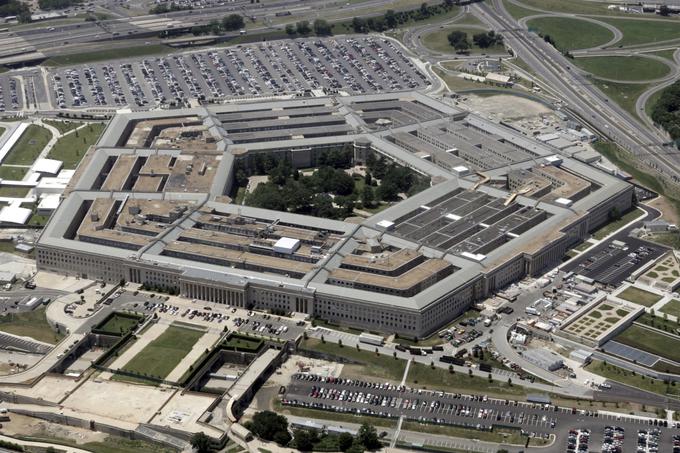 Pentagon preiskuje, kako so se dokumenti znašli v javnosti.  | Foto: Reuters
