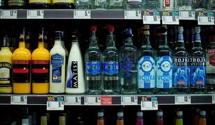 Padec nepremičninskega davka zvišal trošarine za alkohol