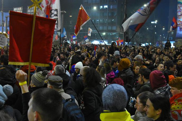 Niš Srbija protest | Spominski pohodi so v ponedeljek potekali še v več drugih srbskih mestih, med drugim v Kragujevcu in Kikindi. | Foto Pixsell