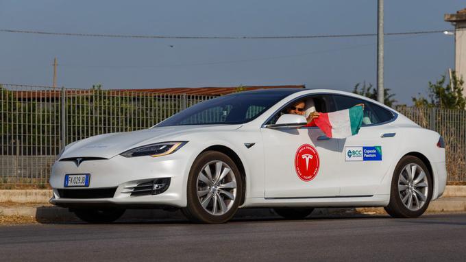 Ruchini je bil med vozniki, ki so nedavno s teslo S postavili svetovni rekord v dosegu električnega avtomobila z enim polnjenjem. | Foto: Tesla Club Italia