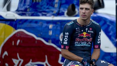 Primož Roglič ima v Dannyju van Popplu telesnega stražarja