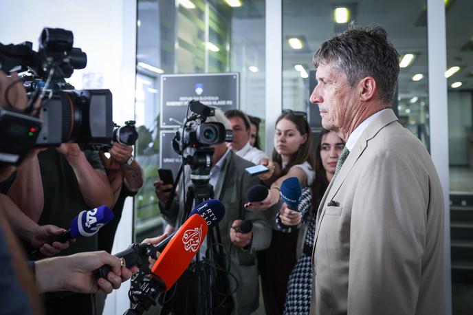 Mini koalicija obramba | Analitiki opozarjajo, da sta napovedana referenduma o povišanju obrambnih izdatkov in članstvu v Natu popolnoma nepremišljena. | Foto Ana Kovač