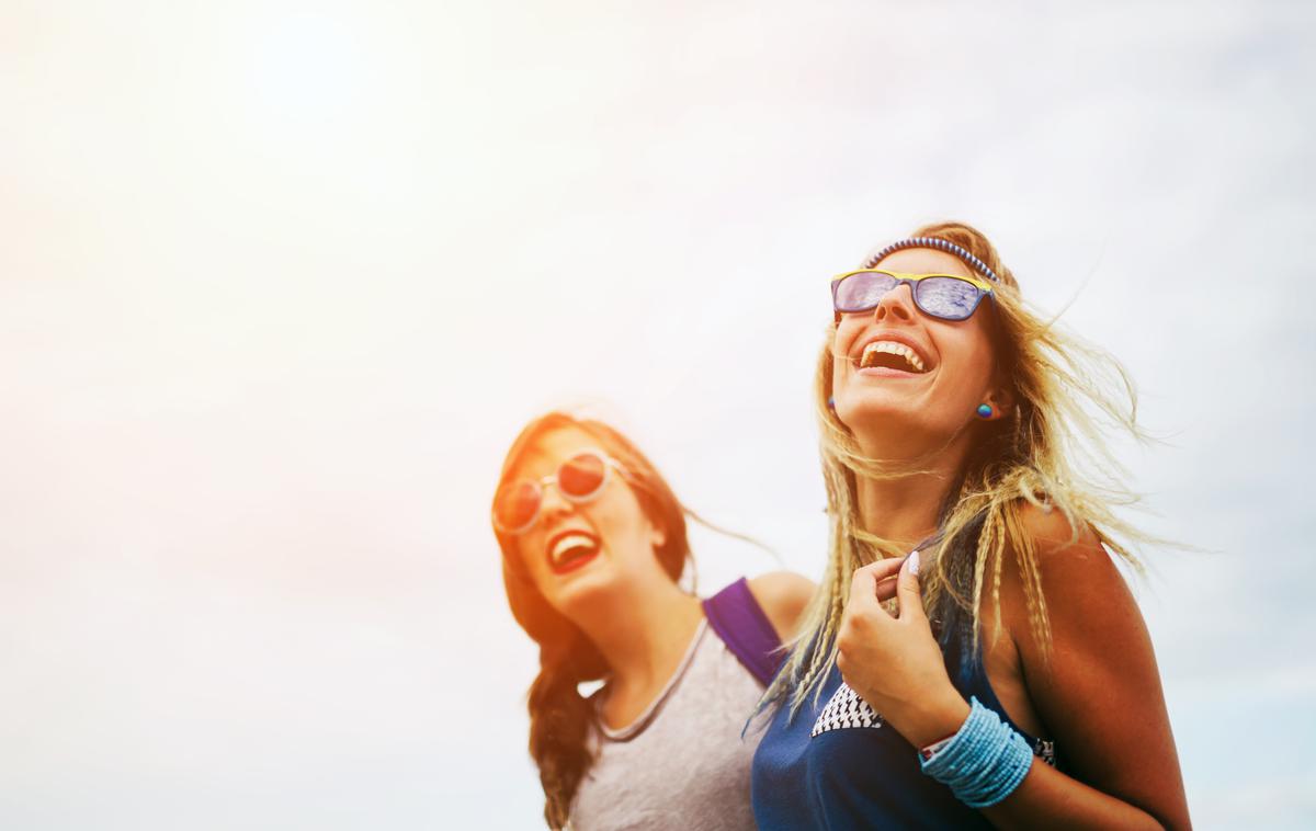 ženska, dekle, prijateljstvo, poletje | Foto Shutterstock