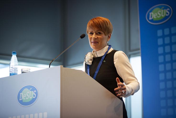 Predsednica DeSUS Aleksandra Pivec je poudarila, da bodo za odločitev o tretjem krogu pogajanj SDS, SMC, NSi in DeSUS o morebitnem oblikovanju nove vlade odločilni programska izhodišča in prioritete, ki jih stranke oblikujejo v teh dneh. | Foto: Bojan Puhek