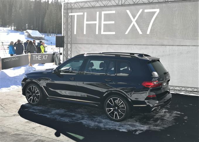 BMW je lani prodal 639 vozil svoje serije X, kar je bilo 41 odstotkov celotne prodaje te znamke v Sloveniji. To je tudi posledica novih modelov (novi generaciji X3 in X5), pa tudi vse večje želje kupcev po luksuznih športnih terencih in ne le limuzinah. Ta trend je globalen. | Foto: Gregor Pavšič