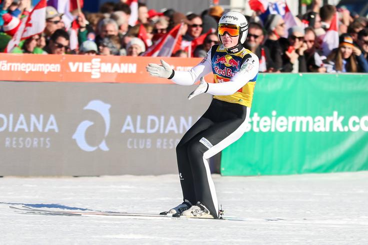 Domen Prevc je bil letos na letalnicah brez konkurence. Bi lahko tudi on tako kot Rjoju Kobajaši dočakal poseben projekt v sodelovanju z Red Bullom? | Foto: Guliverimage