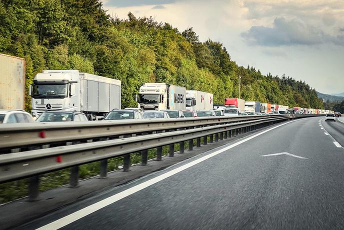 Največ težav pričakujte na primorki, ljubljanskem obroču in na mejnih prehodih