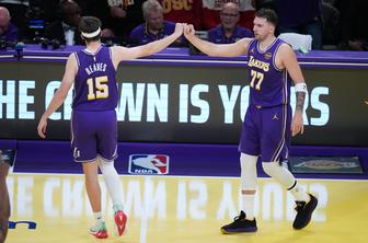Konec ugibanj: Reaves ostaja član LA Lakers