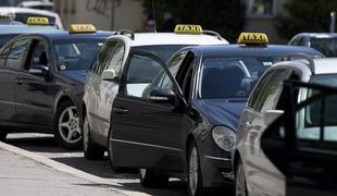Dacarji taksistu zasegli dve vozili