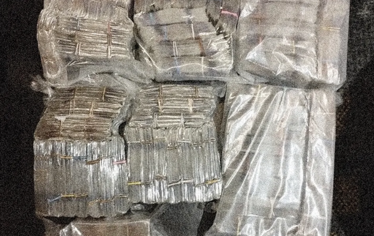 Denar | Republika Srbska mora Viaductu zaradi enostranske prekinitve pogodbe za izgradnjo hidroelektrarn na reki Vrbas skupaj z zamudnimi obrestmi izplačati več kot 55 milijonov evrov odškodnine. Dolg vsak dan naraste za skoraj deset tisoč evrov. | Foto NCA