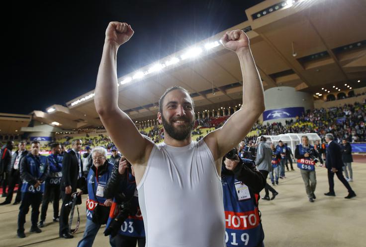 Gonzalo Higuain Najboljši nogometaš srečanja Higuain si je dal duška po tekmi. | Foto: Reuters