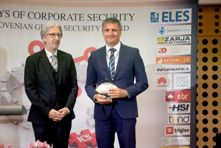 Boštjan Šefic, svetovalec predsednika republike za nacionalno varnost, in Cvetko Sršen, predsednik uprave Telekoma Slovenije | Foto: organizatorji konference Korporativna varnost  | Foto: 