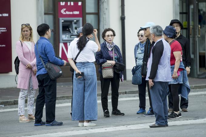 Azijski turisti na Stritarjevi ulici lani ...  | Foto: Ana Kovač