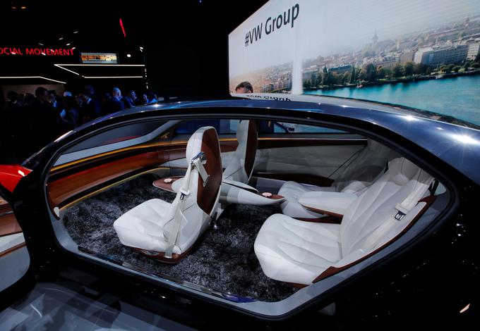 Avtomobil brez volana? Pri Volkswagnu tak serijskii avto napovedujejo najpozneje leta 2022. | Foto: Reuters