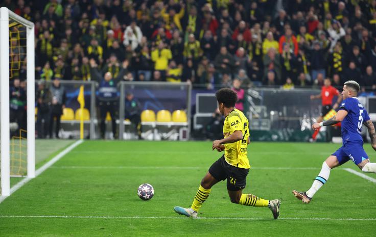 Karim Adeyemi je prešprintal polovico igrišča in zabil za vodstvo Borussie z 1:0. | Foto: Reuters