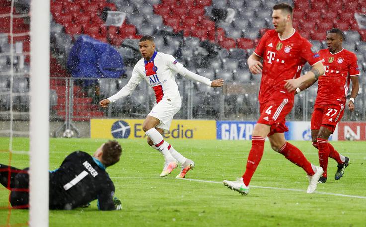 Kylian Mbappe si je letos po obrambi Barcelone v ligi prvakov privoščil še zadnjo vrsto Bayerna. | Foto: Reuters