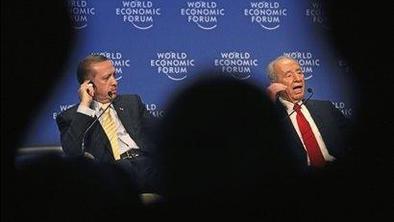 Erdogan po prepiru s Peresom zapustil Davos