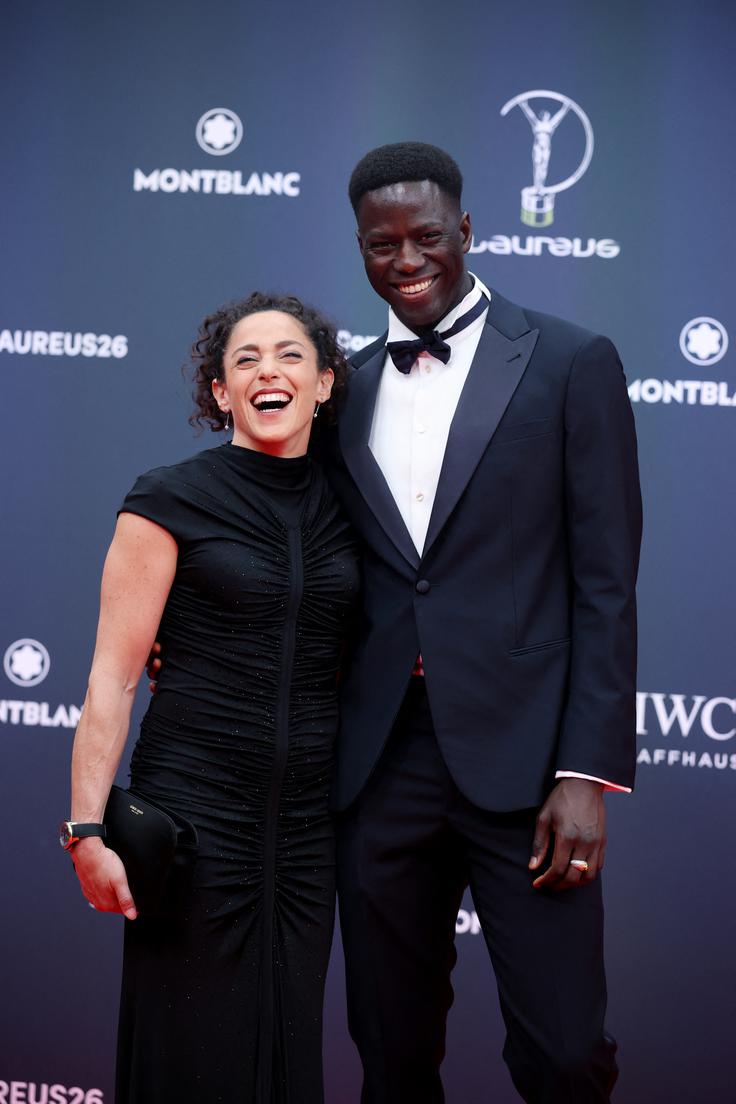 Federica Brignone in njen izbranec James Mbaye ste se skupaj sprehodila po rdeči preprogi.  | Foto: Reuters