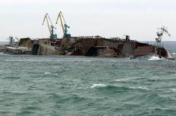 Rusija potopila tri ladje in Ukrajini zaprla dostop do Črnega morja