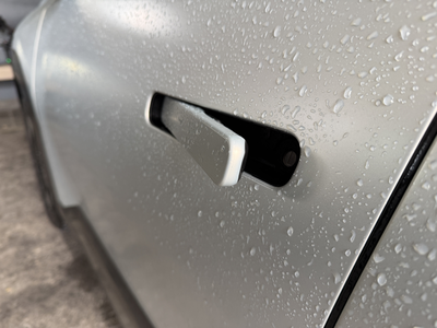 Koliko je še klasičnih? Tudi pri kljukah vrat so razlike vse večje. #foto