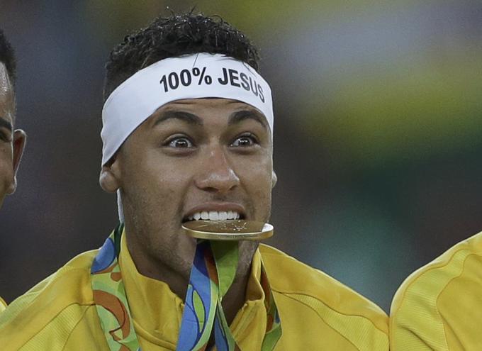 Neymar je leta 2016 izpustil Copa Americo, vse z razlogom, da se kar najboljše pripravi na domače olimpijske igre v Riu. Počitek mu je dobro del, Neymar pa je domačo nogometno selekcijo popeljal do olimpijskega zlata.  | Foto: Reuters