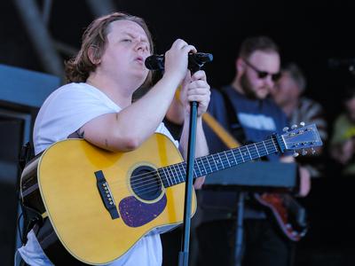 Lewis Capaldi se je razšel z dekletom