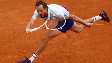 Novak Đoković suveren, brazilski najstnik navdušil s krstno izvedbo
