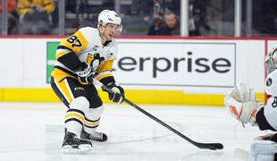 Pingvini z dvema goloma Crosbyja premagali Flyerse