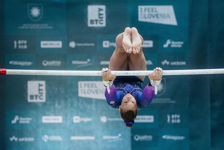 Lucija Hribar je skupna zmagovalka svetovnega pokala na dvovišinski bradlji. | Foto: Grega Valančič/Sportida