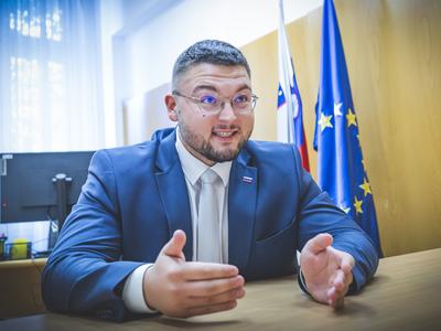 Andrej Poglajen: Pozdravljam odločitev gospoda Mijiča, da zapusti državni zbor #video