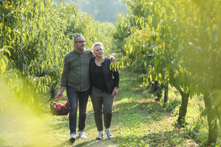 Uroš in Valentina Kavčič: "Na študij na Oddelku za agronomijo na Biotehniški fakulteti UL naju veže kar nekaj spominov. Najprej pomisliva na nepozabne predavatelje (dr. Štampar, dr. Hudina, dr. Veberič ...). Nujno morava omeniti nabiranje rožic za herbarij na Vremščici. Skratka, obdobje na fakulteti je bilo nepozabno." | Foto: 