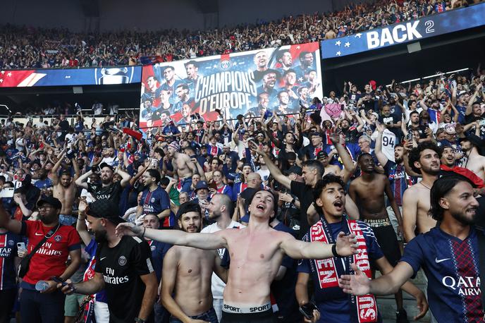 PSG navijači | Slavje med navijači pariškega kluba je bilo nepopisno tako v Budimpešti, kjer so igrali finale, kot doma v Parizu. V domovini pa so se zgodili tudi veliki izgredi. | Foto Reuters
