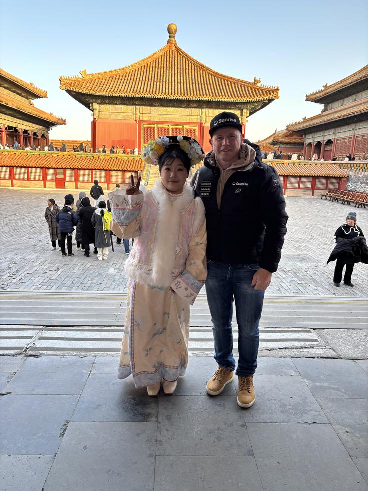 Marko je trenutno na Kitajskem, kjer kot serviser švicarske reprezentance v alpskem deskanju, pričakuje začetek deskarske sezone. | Foto: Osebni arhiv