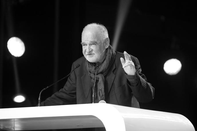 Bela Tarr | Prejel je najprestižnejšo madžarsko nagrado za umetnike, Kossuthovo nagrado, in madžarsko nagrado za filmske ustvarjalce, nagrado Balazs Bela. Prejel je tudi več mednarodnih nagrad, častnih doktoratov in nagrad za življenjsko delo. | Foto Guliverimage