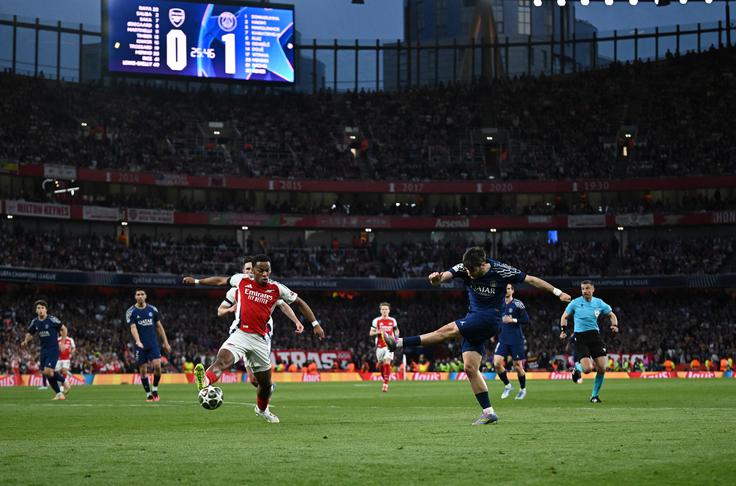 Khvicha Kvaratskhelia je v prvem polčasu povzročil veliko težav obrambi Arsenala. | Foto: Reuters