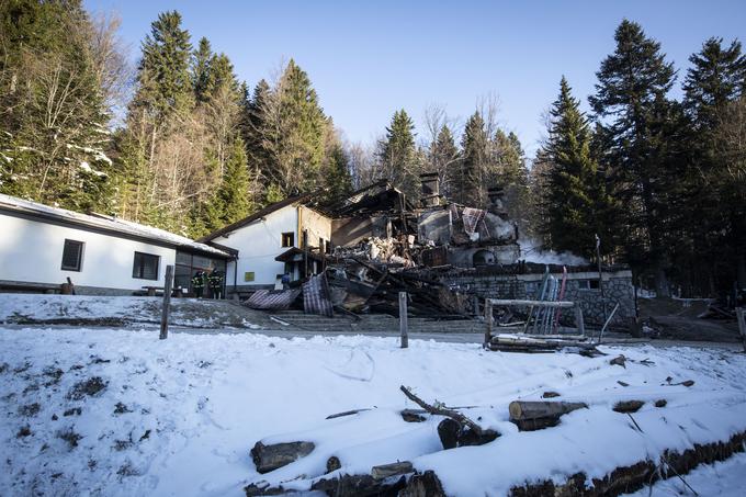 Po požaru se je del objekta porušil, je povedal vodja bistriške civilne zaščite Branko Hojnik. | Foto: Bojan Puhek