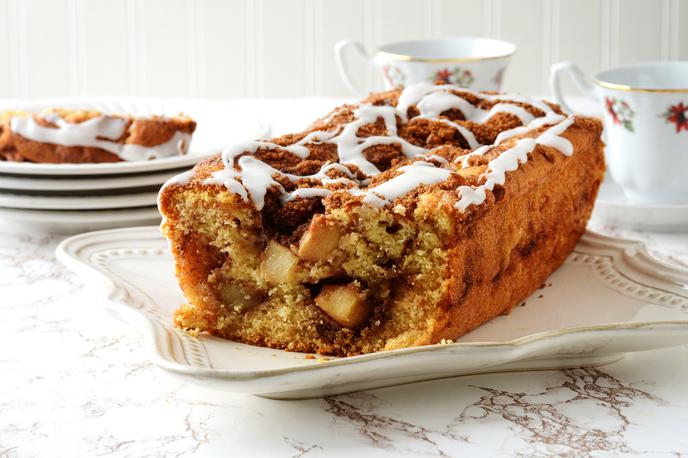 jabolka, kruh, cimet | Foto Shutterstock