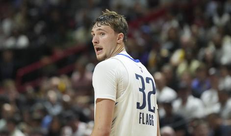 Naslednik Luke Dončića debitiral za Dallas proti Lakersom, a ni navdušil #video