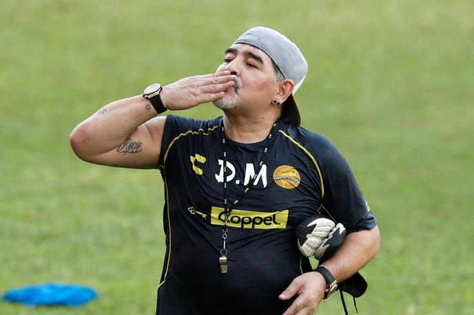 Diego Maradona | Diego Maradona bo vsaj do ponedeljka ostal v bolnišnični oskrbi. | Foto Reuters