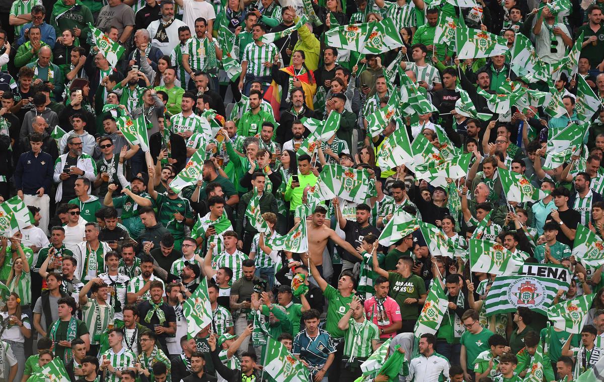 Betis | Betis s številčno navijaško podporo tudi v Firencah. | Foto Reuters