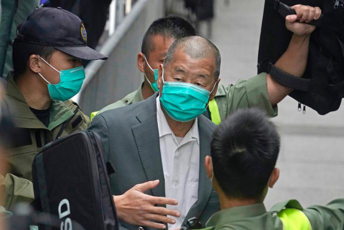 Hongkonški prodemokratični medijski magnat Jimmy Lai obsojen na 20 let zapora