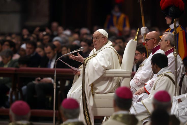 13. decembra 1969 je Bergoglio pri 32 letih prejel duhovniško posvečenje, 31. julija 1973 pa je bil izvoljen za provinciala argentinskih jezuitov. | Foto: Guliverimage