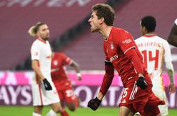 Müller reševal Bayern proti Kamplovim bikom, Leverkusen ne popušča