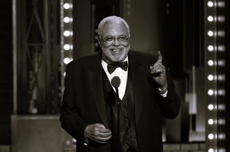 Umrl je igralec James Earl Jones