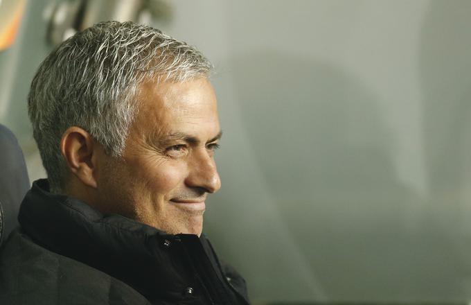Jose Mourinho je pri vodilnem zadetku Turkov le cinično nasmehnil, na koncu pa spet ostal praznih rok.  | Foto: Reuters
