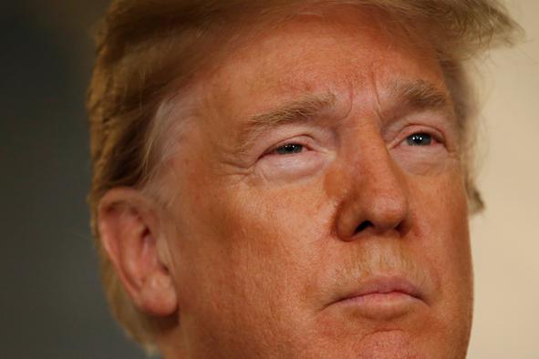 Trump v nagovoru po pokolu orožja ni omenil niti z besedo