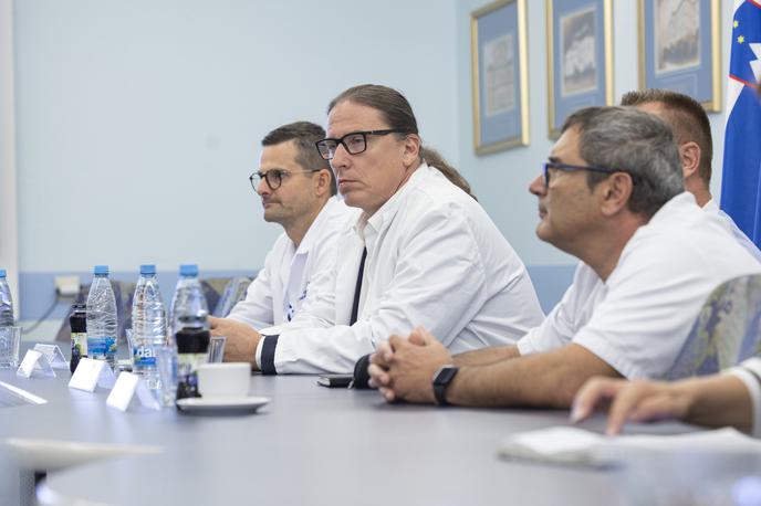 Novinarska konferenca UKC Ljubljana o delovanju urgence | Jug je poudaril, da je UKC Ljubljana edinstven zavod, saj obravnava vse paciente.  | Foto STA