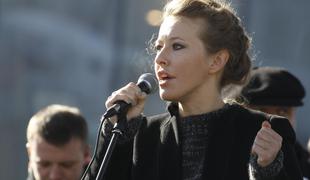 Ruska Paris Hilton zbežala v tujino