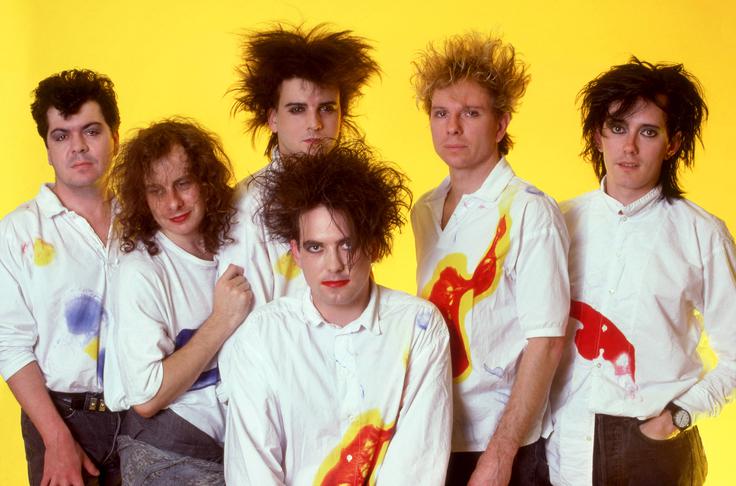 The Cure leta 1987: v sredini je pevec Robert Smith, za njim stoji Simon Gallup. | Foto: Guliverimage/Imago Lifestyle