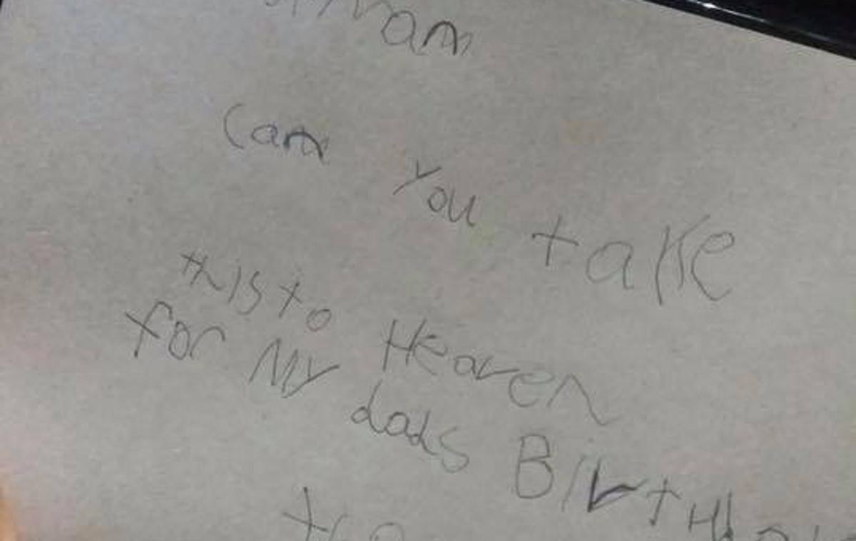 pismo | Sedemletni Jase Hyndman je prosil poštarja, naj rojstnodnevno čestitko odnese njegovemu očetu v nebesa. Dobil je neverjeten odgovor, ki ga je spravil v jok. Pa ne zaradi žalosti.  | Foto Facebook